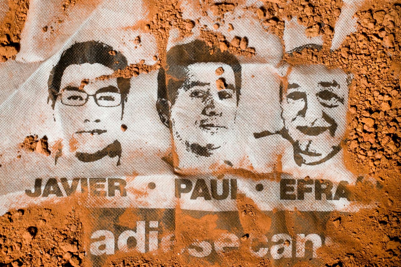 Comunicadores ecuatorianos que investigaron asesinato de colegas en Colombia crean el grupo “Periodistas sin cadenas”