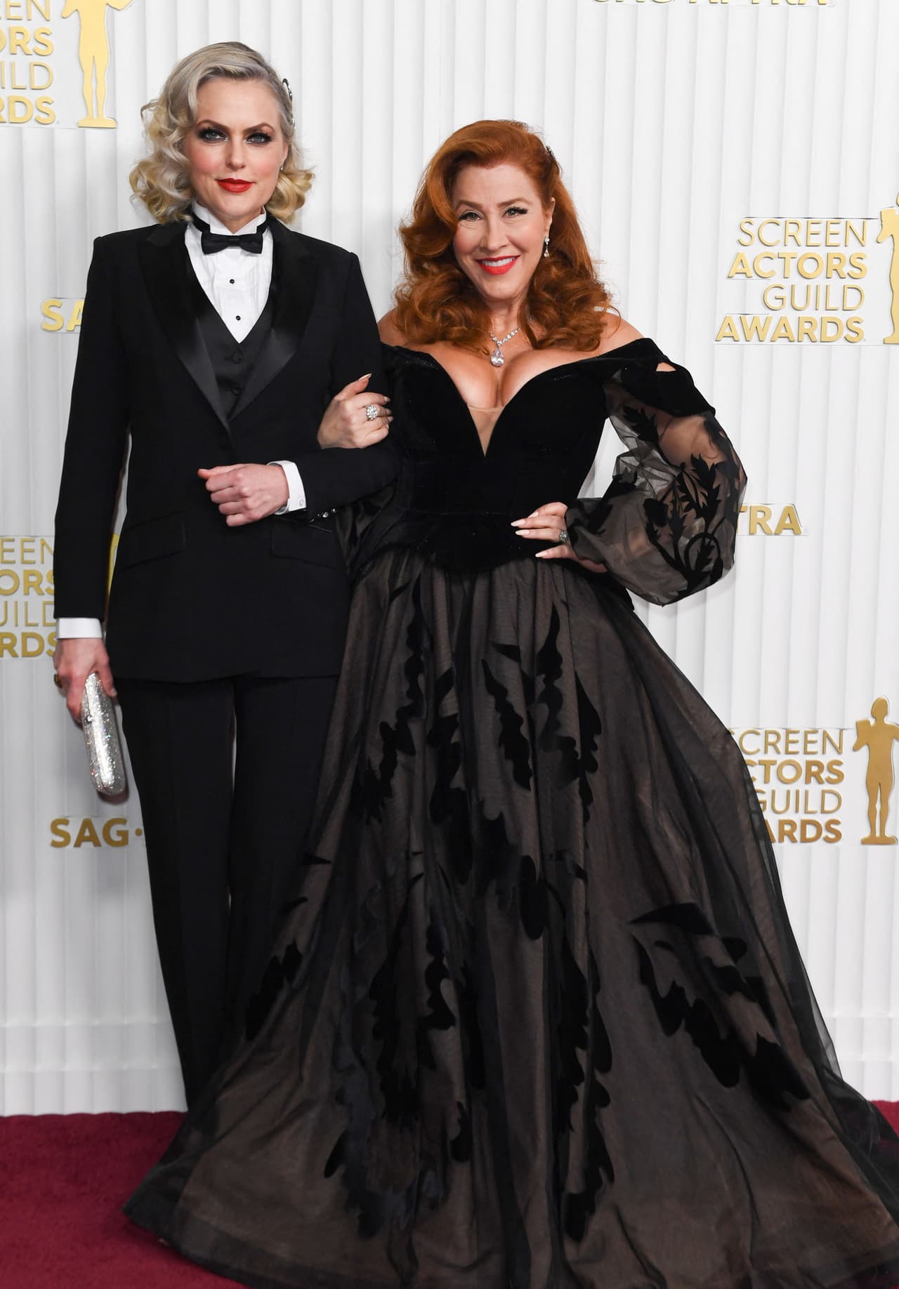 <b>Elaine Hendrix y Lisa Ann Walter</b>
<br>
<br>Una de las sorpresas de la noche fue ver a las actrices de 'Juego de Gemelas' llegar jutnas a la alfombra roja de los SAG Awards 2023.