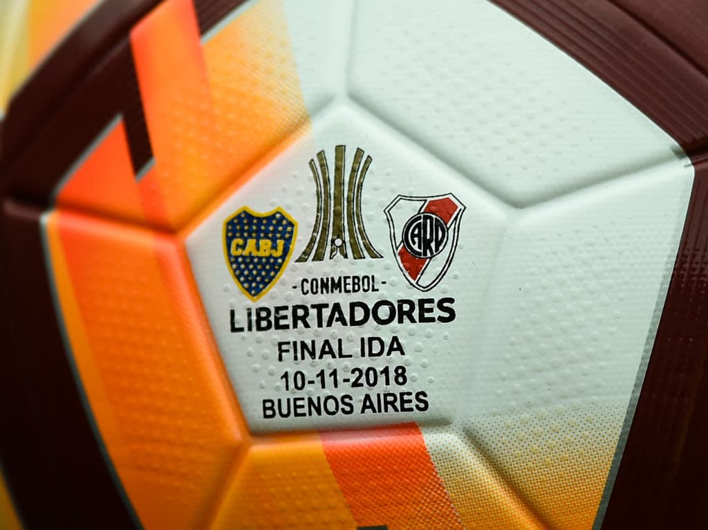 La premura de jugar la final antes del 12 de diciembre es para que el ganador, bien sea River Plate o Boca Juniors pueda viajar con tiempo suficiente al primer partido del Mundial de Clubes en Emiratos Árabes.