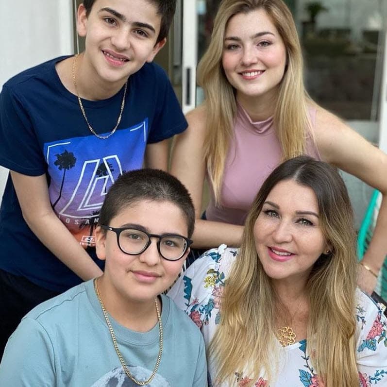 La exintegrante de Límite confesó que, además de la hija que tuvo con el actor Arturo Carmona, Melenie (23 años), sus hijos menores, Cruz Ángelo (17 años) y Félix Estefano (15 años), fruto de su segundo matrimonio con Cruz Martínez, también han demostrado tener habilidades artísticas.