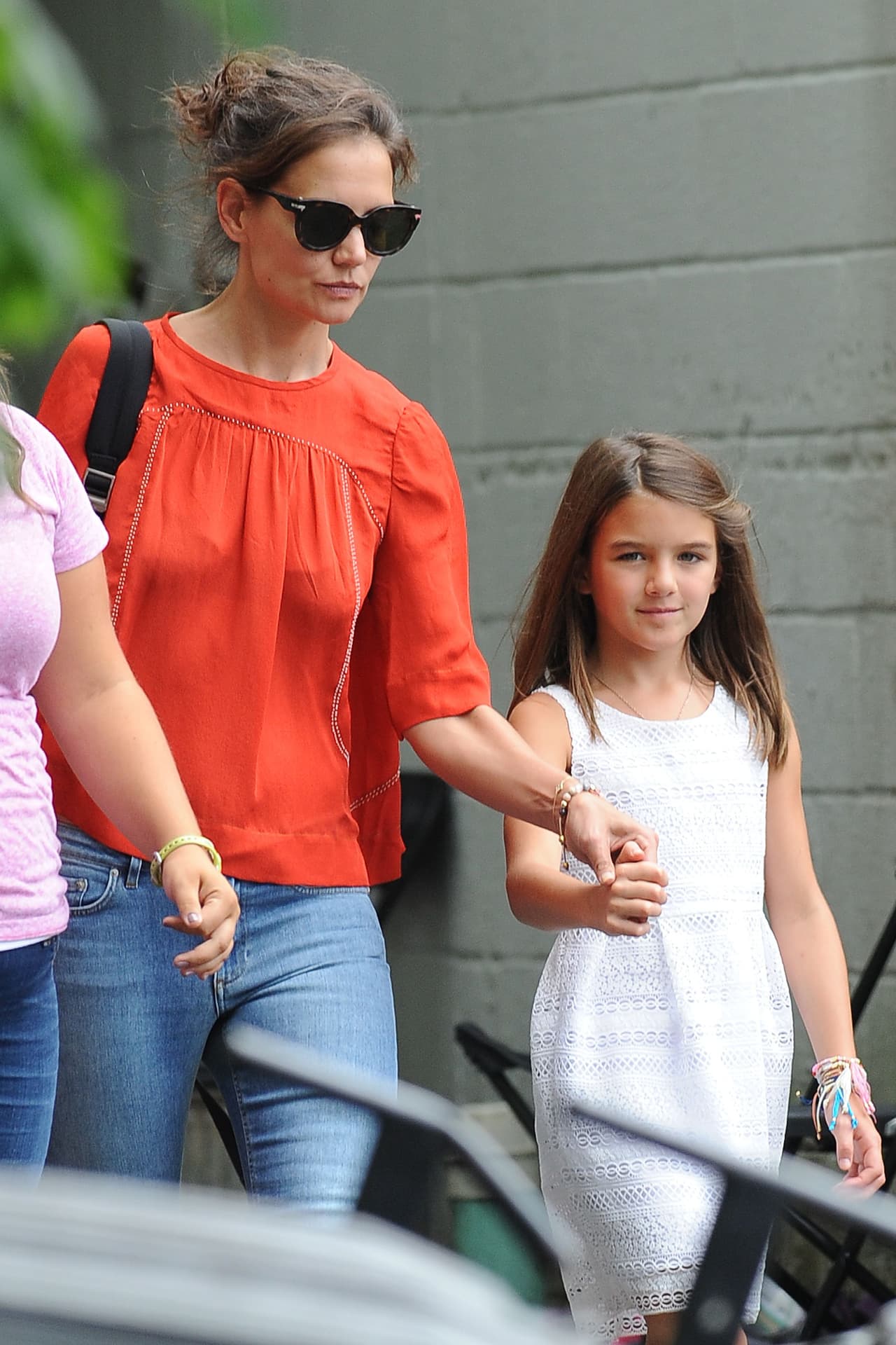 En agosto de 2015, Katie Holmes se encontraba dirgiendo y actuando la película'All We Had' y su hija fue a visitarla en el set.