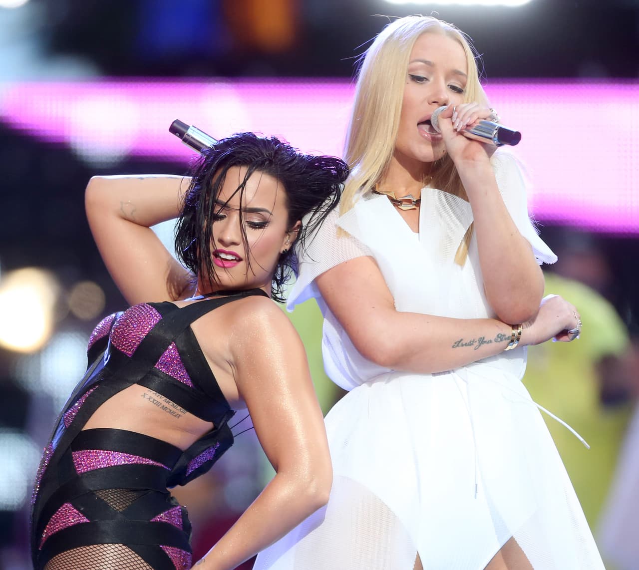 Demi Lovato no estuvo sola en el escenario, fue acompañada por Iggy Azalea. ¡Fueron candela pura!