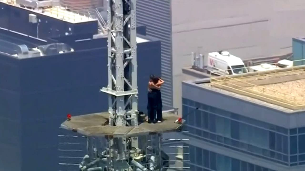 Detenidas dos personas que escalaron la cima del Empire State en NY, ¿fue una propuesta de matrimonio?