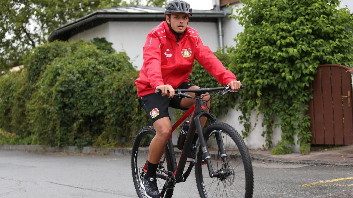 Javier ‘Chicharito’ Hernández conquista Austria en bicicleta