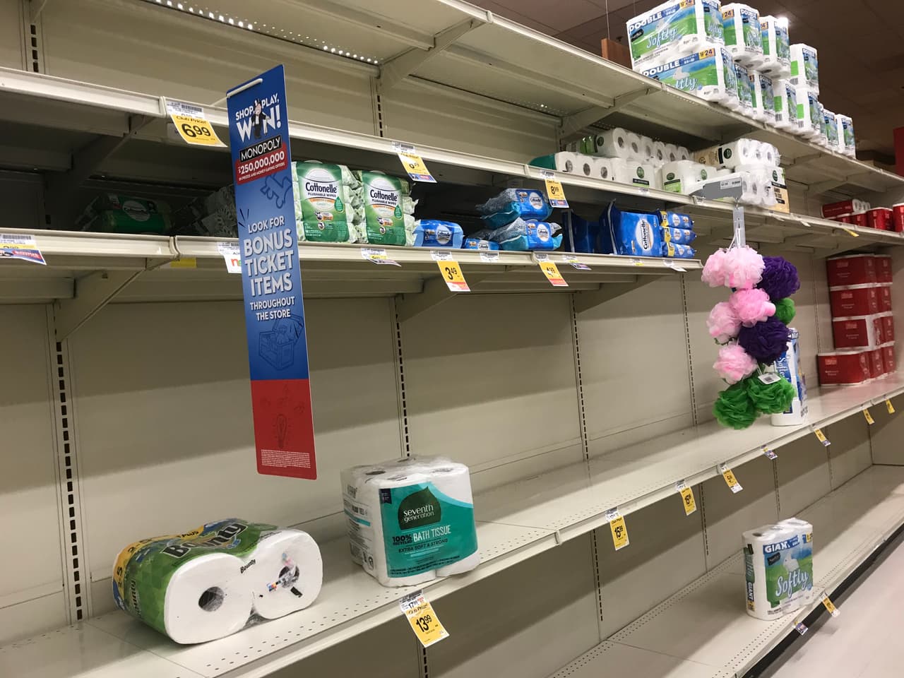 Estas tiendas ofrecen horarios exclusivos para que adultos mayores hagan sus compras