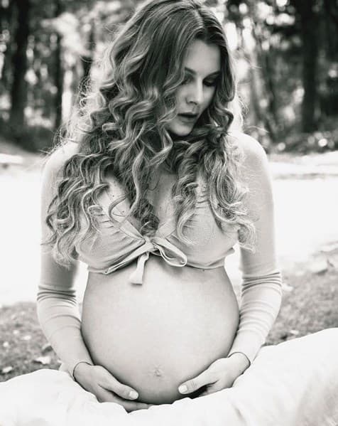 Así lucía la bella Marjorie de Sousa en los últimos meses de su embarazo.