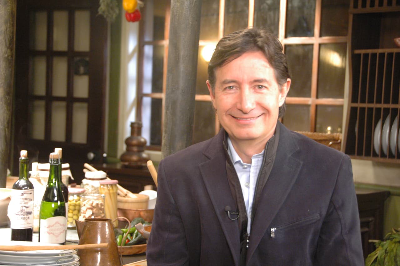 El vestuario, locaciones y el elenco es insuperable.