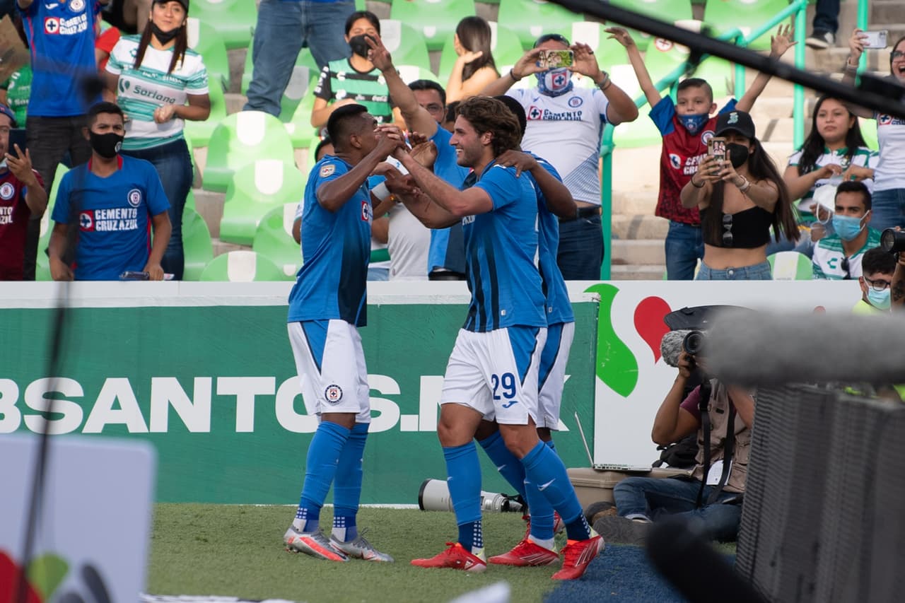 ¿Campeonitis? Cruz Azul sigue sin ganar después de que Santos Laguna le arrebató el empate como local en la reedición de la Final del torneo anterior de Liga MX.