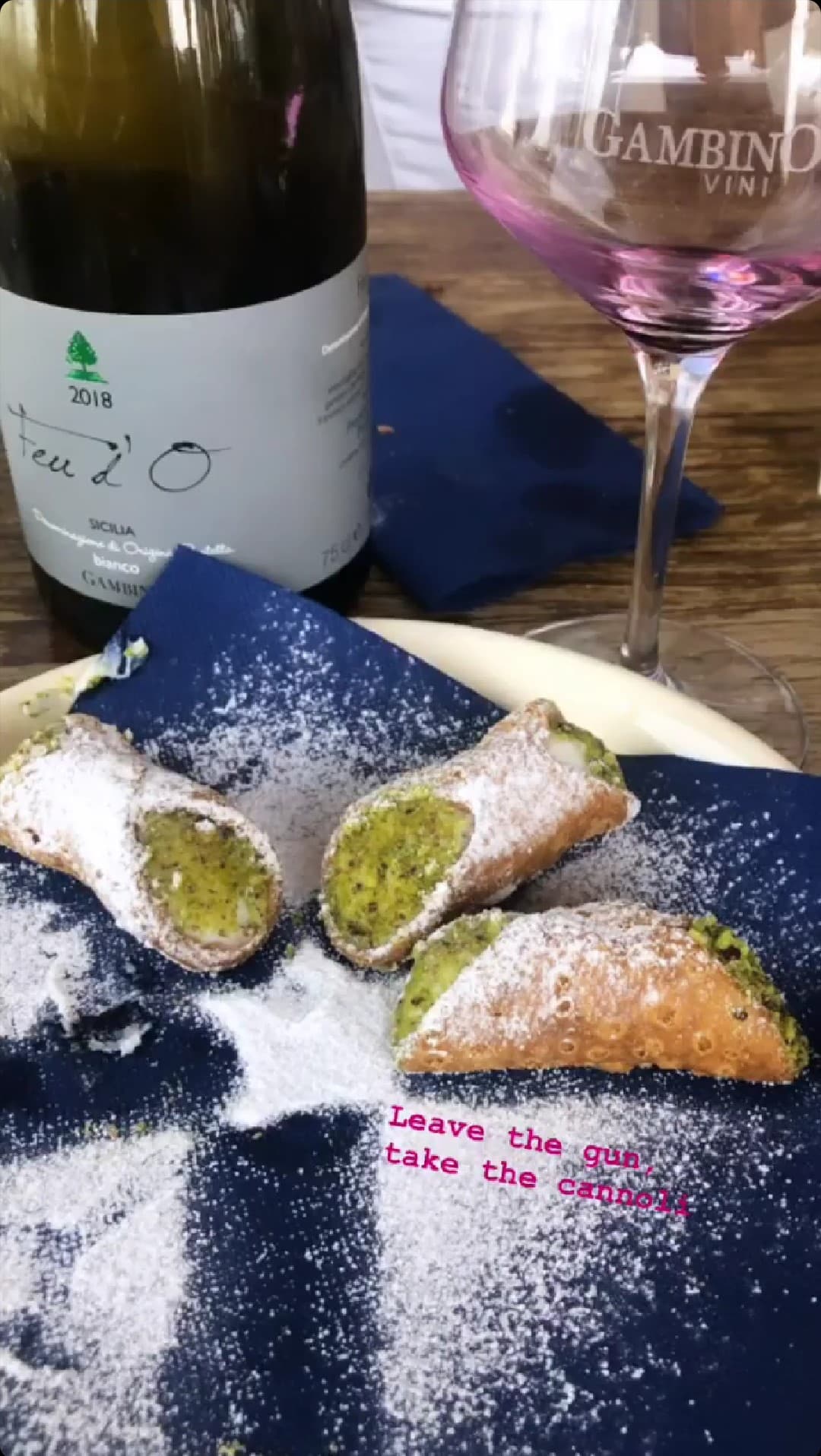 Los novios no se privaron de degustar los exquisitos manjares italianos y de los gloriosos vinos durante sus paseos, aquí vemos uno de los platillos que gozaron.
<br>