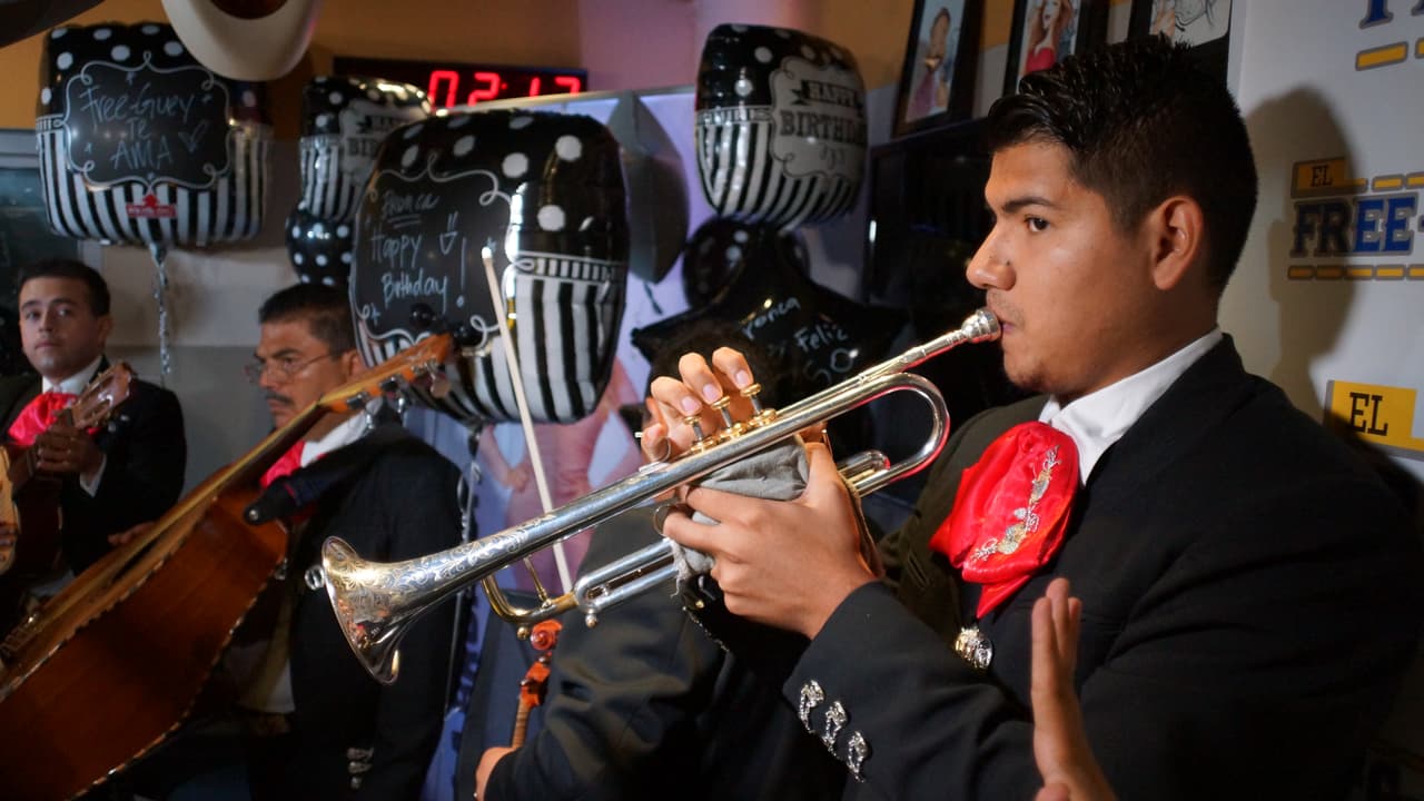 La Bronca cumplió años y se armó una fiesta en la cabina del Free-guey show.
