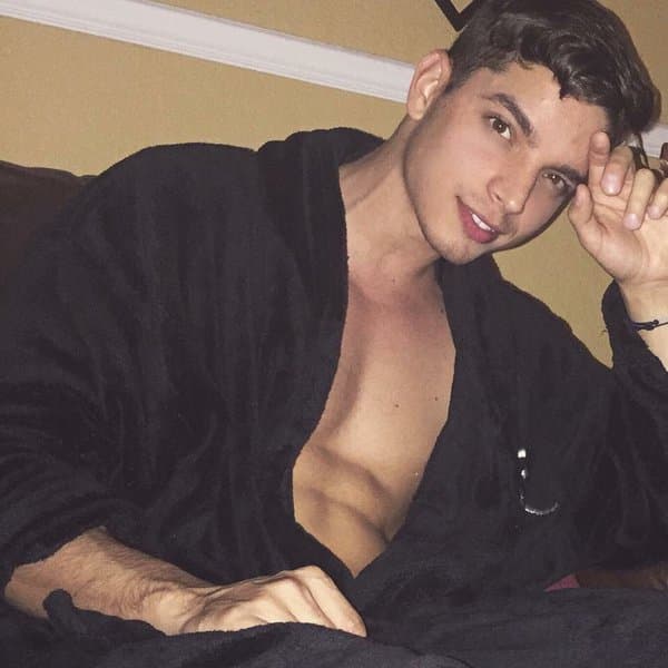 Poyato fue eliminado de la competencia pero gracias al voto del público en internet pudo regresar al escenario para la semifinal del concurso.