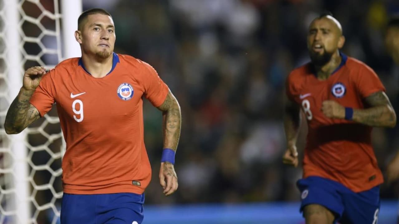 Nicolás Castillo recibe aliento de Arturo Vidal