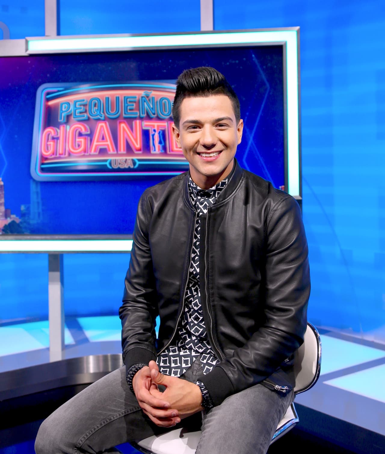 <b><a href="http://www.univision.com/temas/luis-coronel" target="_blank">Luis Coronel</a></b>, juez de 
<b><a href="http://www.univision.com/shows/pequenos-gigantes" target="_blank">Pequeños Gigantes USA</a></b>, no tenía intención ser artista, aunque desde los 6 años cantaba en el coro de su iglesia en Arizona.