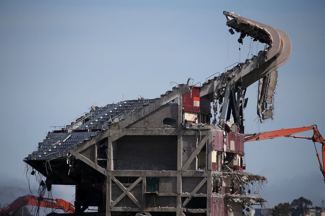 La demolición de la excasa de los Gigantes y los 49ers de San Francisco llegó a su fase final.