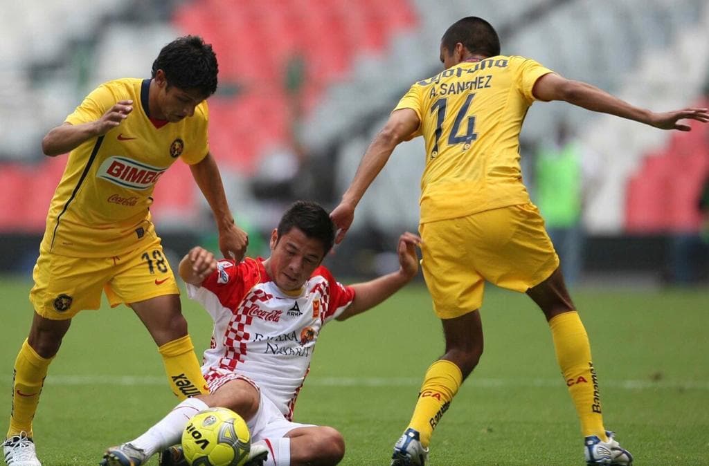 Ángel Reyna fue el azulcrema más peligroso y en un par de ocasiones estuvo cerca de empatar el encuentro antes de irnos al descanso. Al minuto 36, Robert de Pinho deja solo en un mano a mano a Reyna frente a Corona y este mandó su disparo por arriba del travesaño.