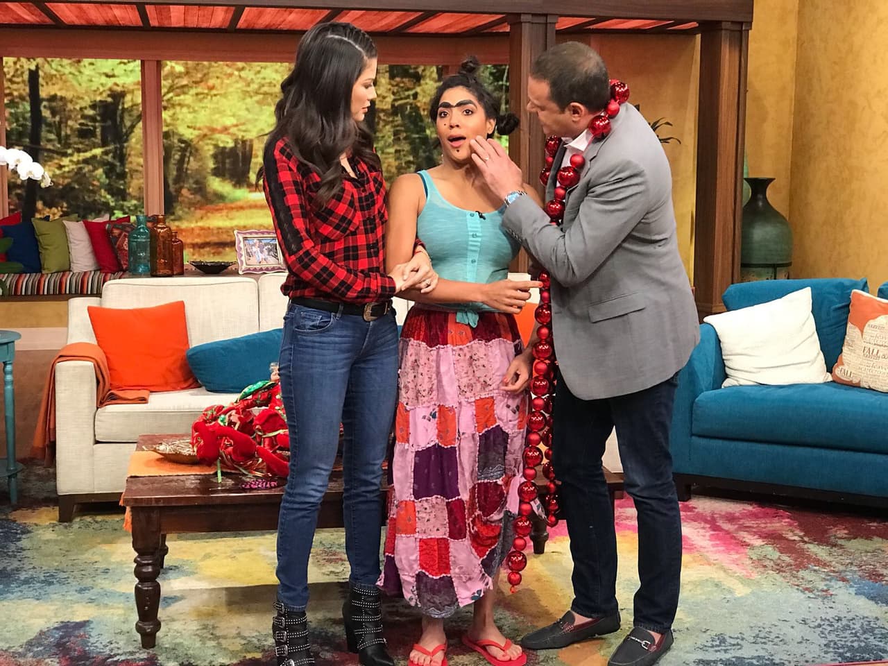 Mela se puso muy feliz de saber que volverían a grabar la campaña de Univision solo por ella.