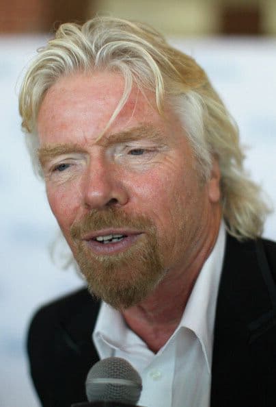 Branson arriesga su vida para romper récords mundiales y le gusta salir en la TV.