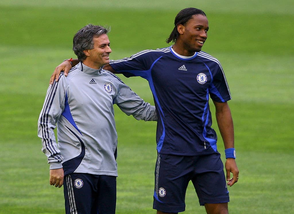 ¿Se imaginan a Drogba peleando contra los Piratas? ¿O a Mourinho salvando la navidad?