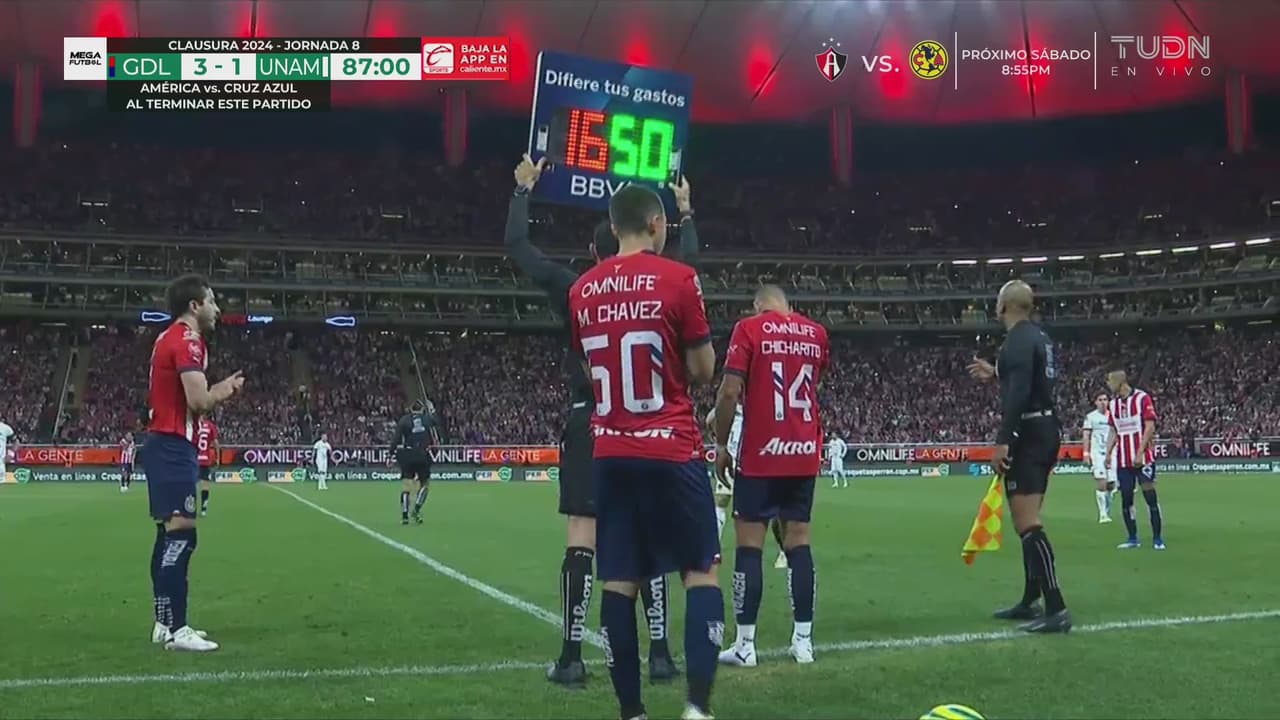 Emotivo momento: Chicharito debutó con Chivas en el Akron