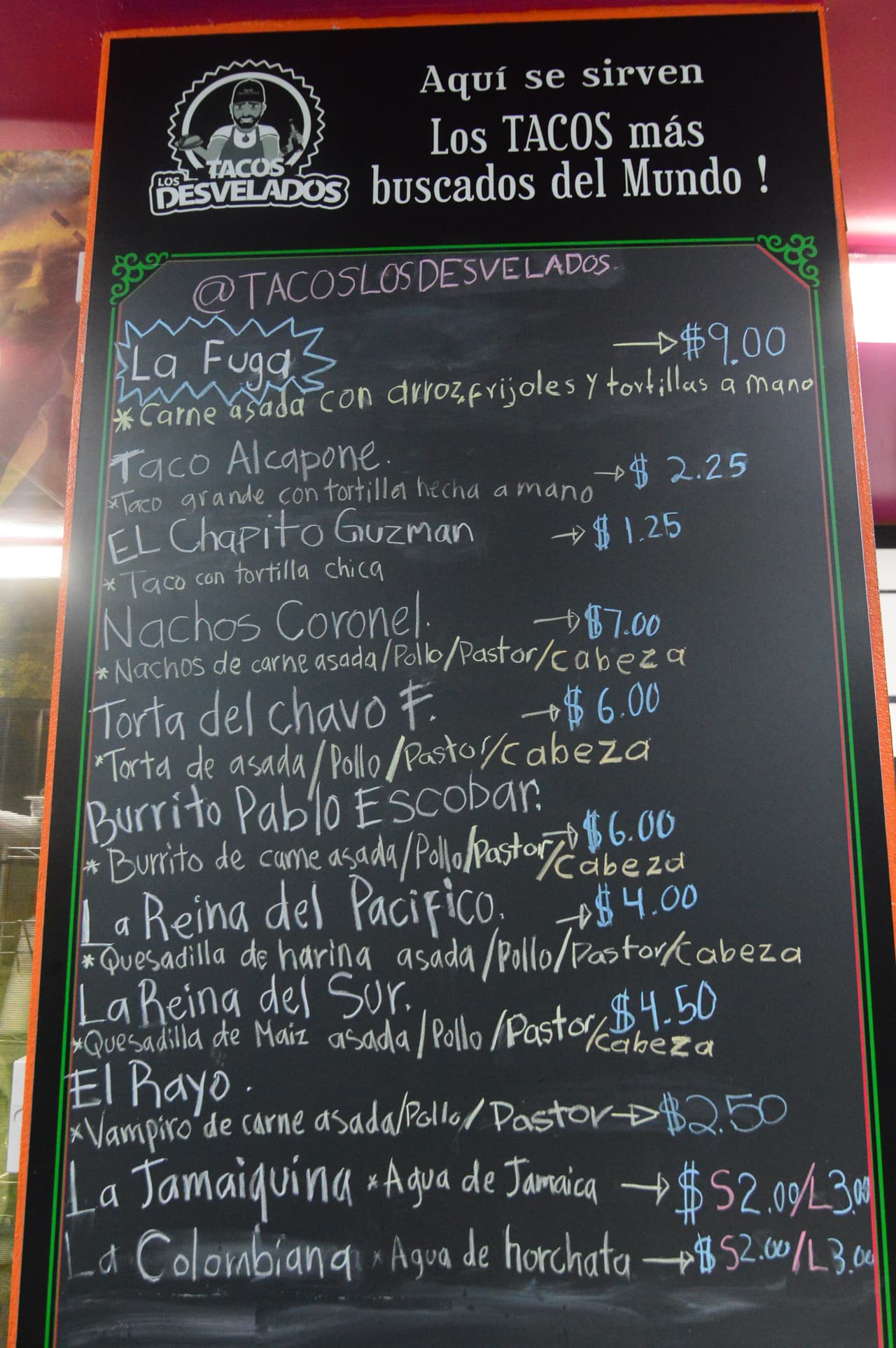 Los platillos llevan los nombres de narcotraficantes.