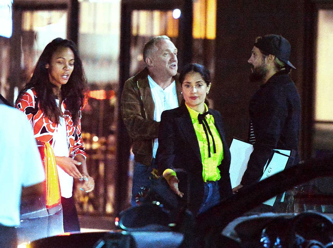 Zoe Saldaña y Salma Hayek salen por sushi con sus maridos.