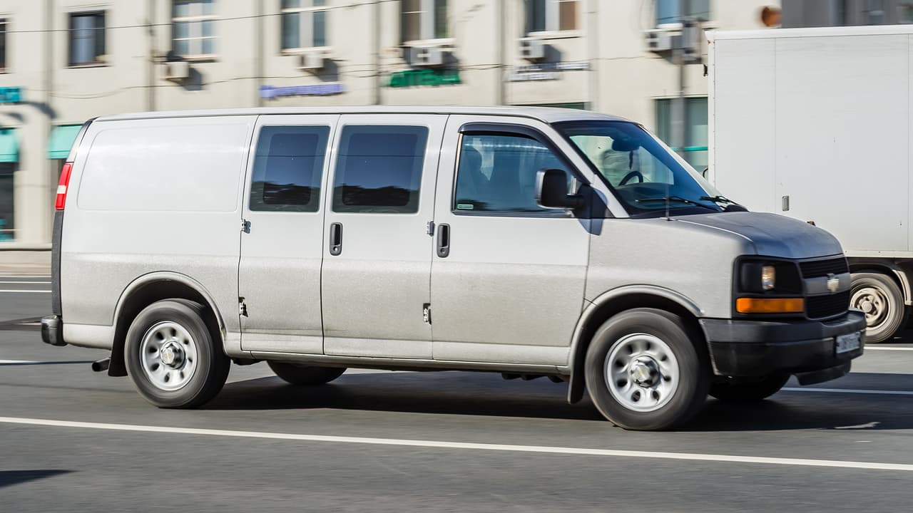 <b>6. GMC Savana</b>
<br>
<br>Las horas del día en que mayor número de vehículos son robados es de las 6:00 p.m. hasta las 8:59 p.m.