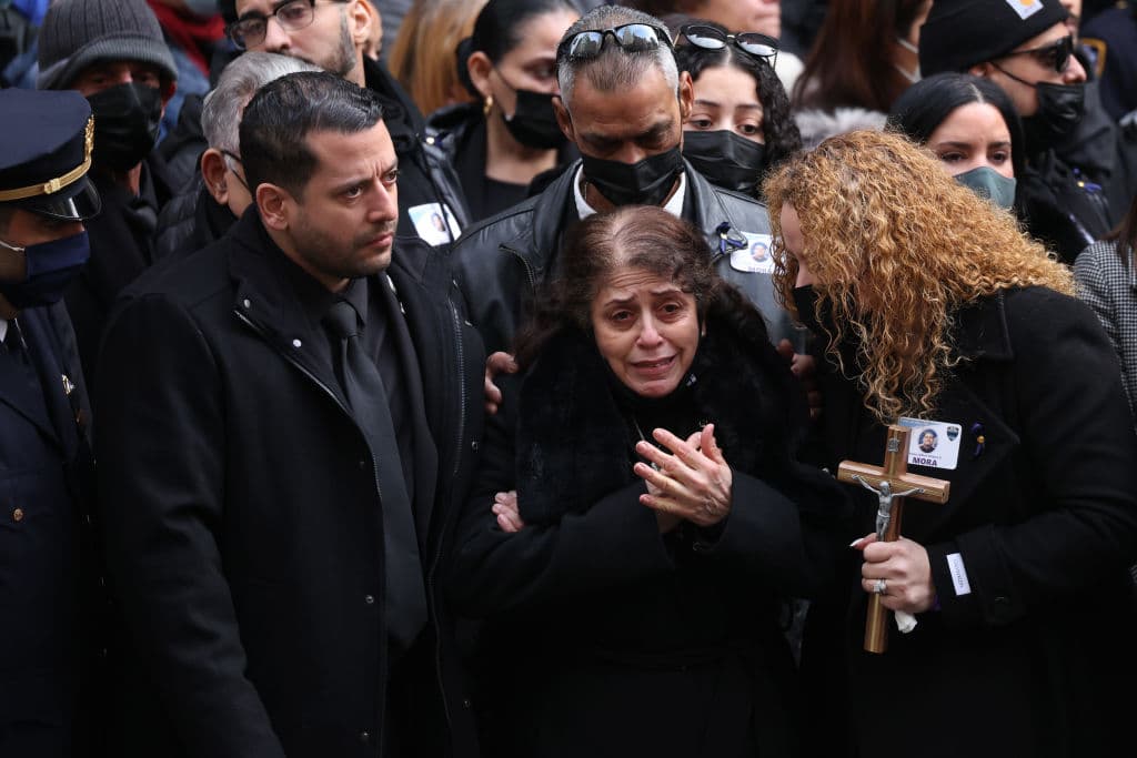 También reveló que juntos habían construido un sueño: hacer una ‘gran cantidad’ de viajes juntos: “Quería experimentar esa aventura contigo
<b>porque tu amor por la vida era contagioso".</b>
<br>