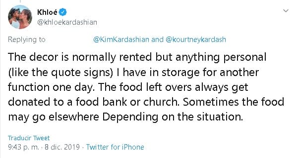 "
<b><a href="https://www.univision.com/entretenimiento/esta-es-la-increible-decoracion-navidena-de-kris-jenner-que-sorprendio-hasta-a-kim-kardashian-video" target="_blank">La decoración normalmente se alquila</a></b>, pero cualquier otra cosa personal (como los signos de comillas) los guardo para otra actividad de algún otro día", explicó la empresaria de 35 años, sobre los adornos que suele emplear su familia en las grandes fiestas que organiza.