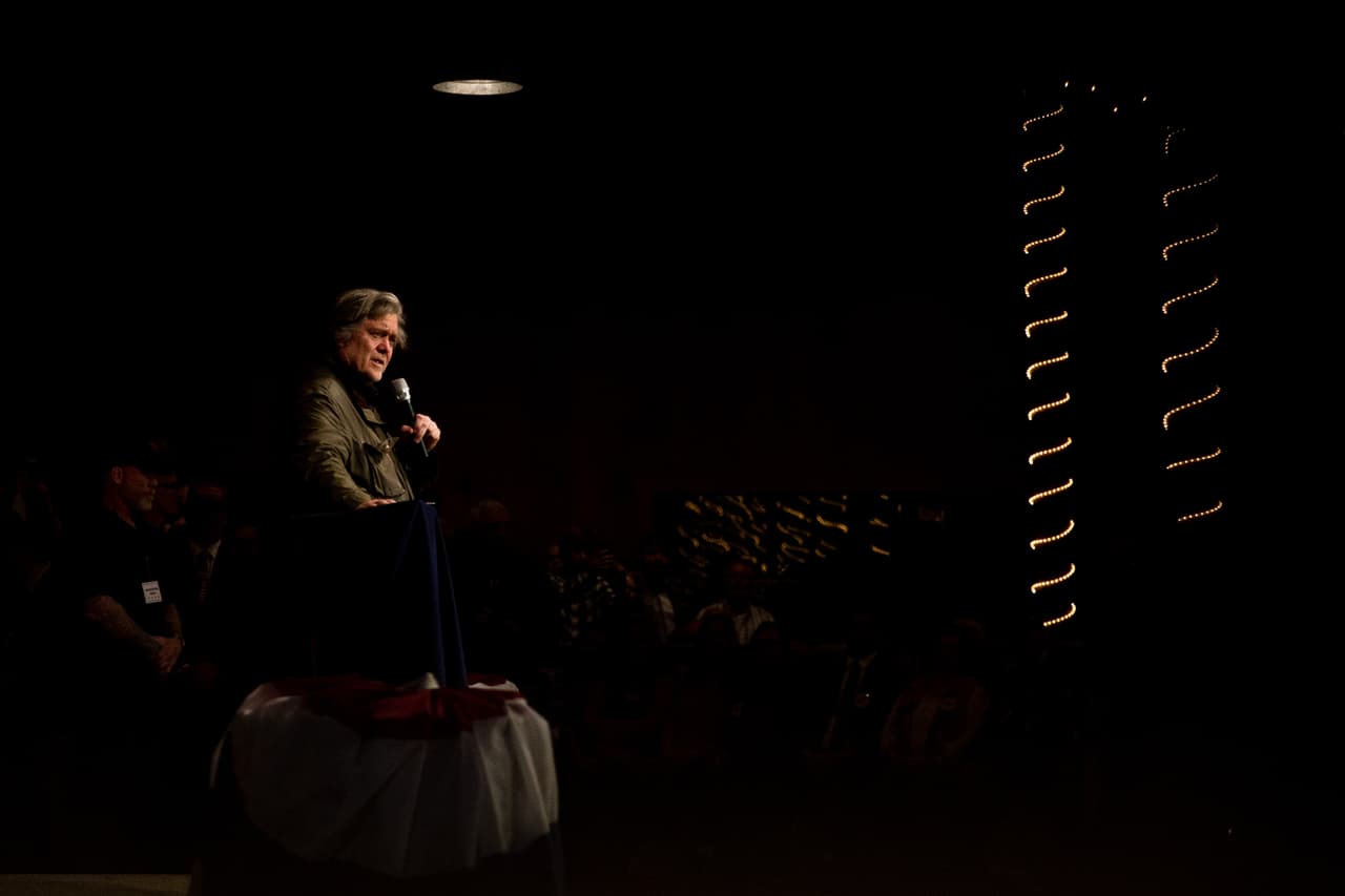 Bannon apoya a Moore, mientras ataca al establishment republicano, a Hillary Clinton y medios de comunicación