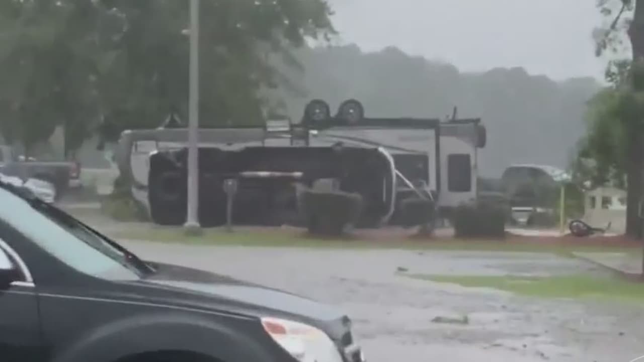 Tras su paso por Florida, la tormenta tropical Elsa descarga su furia sobre Carolina del Sur