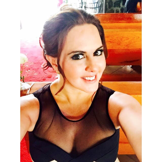 "La verdad sí me las he visto duras, han sido años difíciles, he tenido pérdidas grandes, 
<b>he estado a punto de morir</b>, pero creo que por algo sigo aquí", relató.