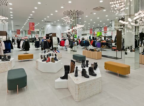 North Star Mall | Este centro comercial abrió este martes, 5 de mayo. Las instalaciones estarán abiertas este de 11:00 am a 7:00 pm de lunes a sábado y el domingo desde el medio día hasta las 6:00 p.m. La administración dijo que han tomado medidas de seguridad para los empleados y clientes.