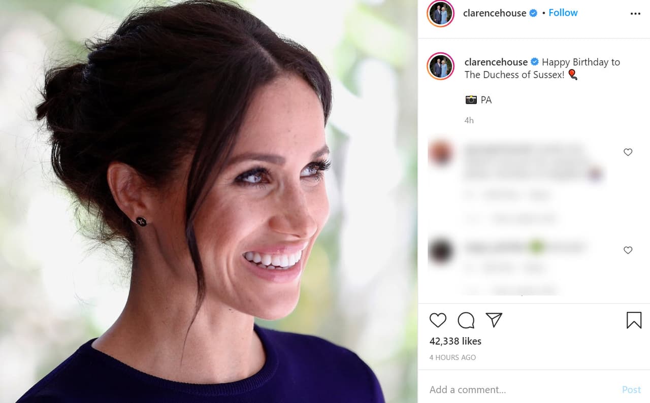 <b><a href="https://www.univision.com/famosos/el-principe-carlos-y-camilla-parker-cumplen-15-anos-de-casados-pero-su-amor-prohibido-comenzo-mucho-antes-fotos" target="_blank">El príncipe Carlos y su esposa</a></b>, Camila Parker Bowles, también le dedicaron un mensaje de felicitación con
<b><a href="https://www.instagram.com/p/CDdboROA-hj/" target="_blank">este retrato</a></b>: "¡Feliz cumpleaños a la duquesa de Sussex!”.
<br>