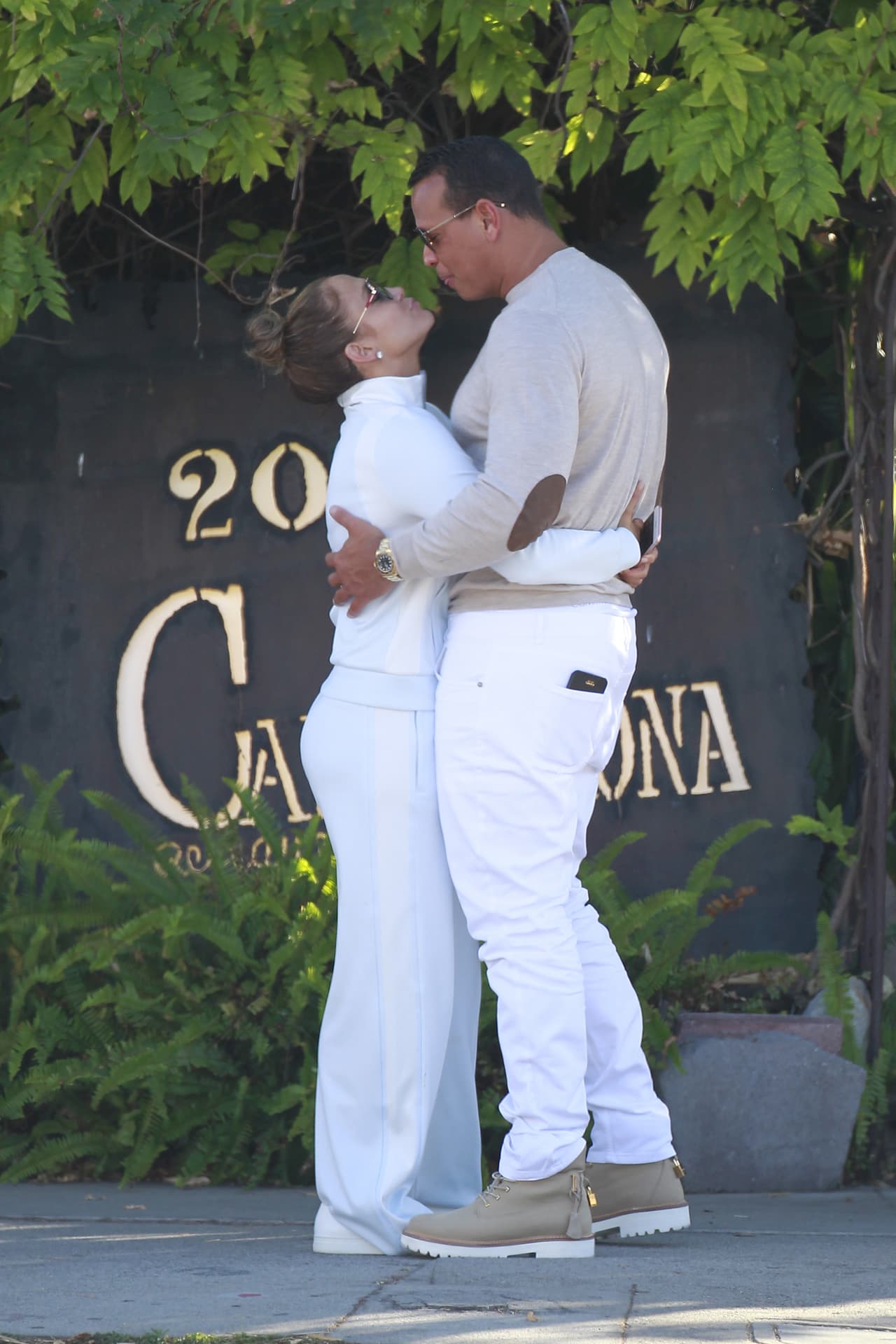 Desde ese momento
<b><a href="https://www.univision.com/entretenimiento/alex-rodriguez-se-despide-del-2018-muy-enamorado-y-agradecido-con-jlo-fotos">ya no callaron su amor</a></b>, en todo el 2018 fuimos testigos de la buena química que tienen.