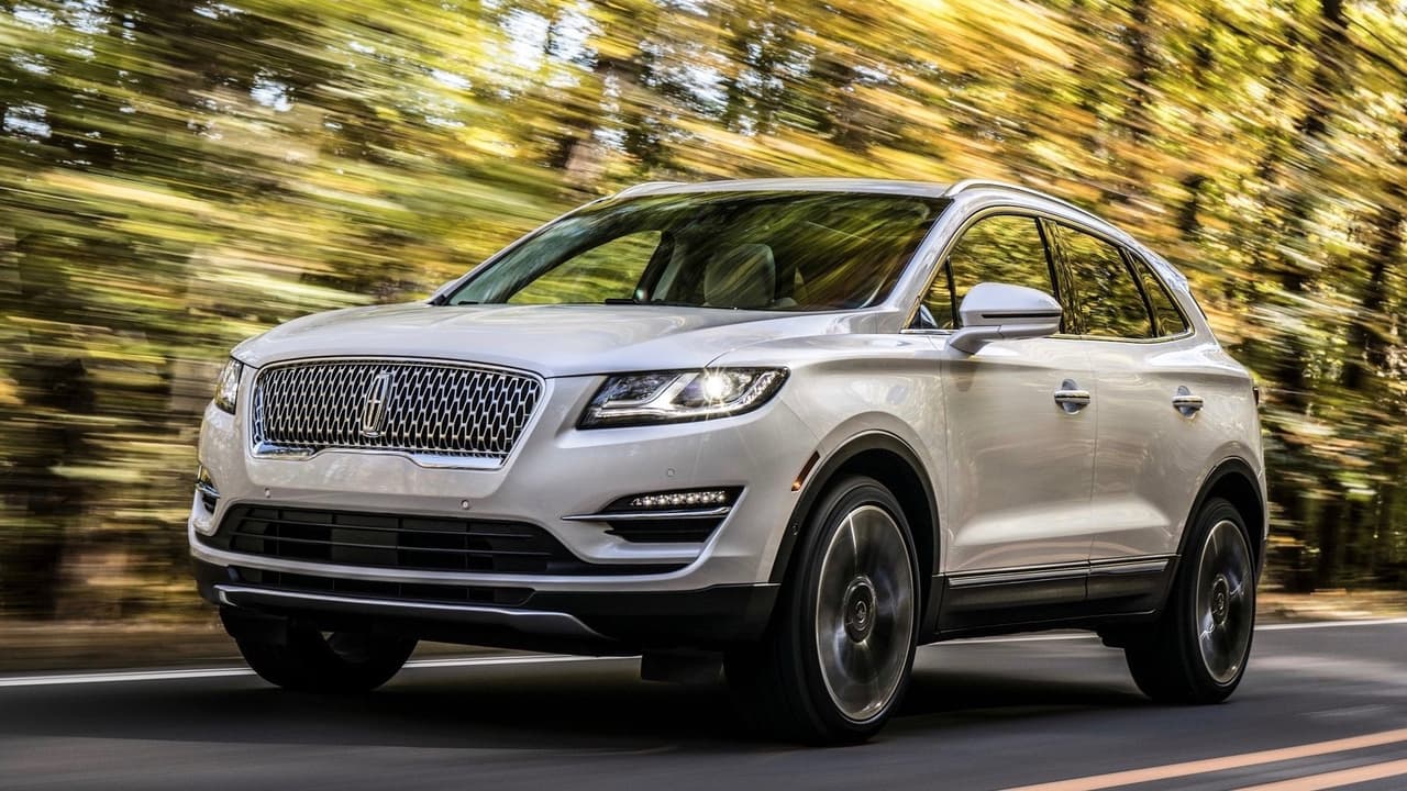 <h3 class="cms-h3-H3">7. Lincoln MKC </h3>
<br>
<br>La lujosa SUV compacta de Lincoln, a pesar de usar una versión modificada de la plataforma que sustenta a la Ford Escape que ocupó el lugar 25 de la calificación general, logró el séptimo lugar entre los 15 modelos más estadounidenses de 2018. Esta camioneta fabricada en la planta de ensamblaje de vehículos de Ford en Louisville en el estado de Kentucky, logró una calificación de contenido local de 
<b>80.5 puntos</b>.