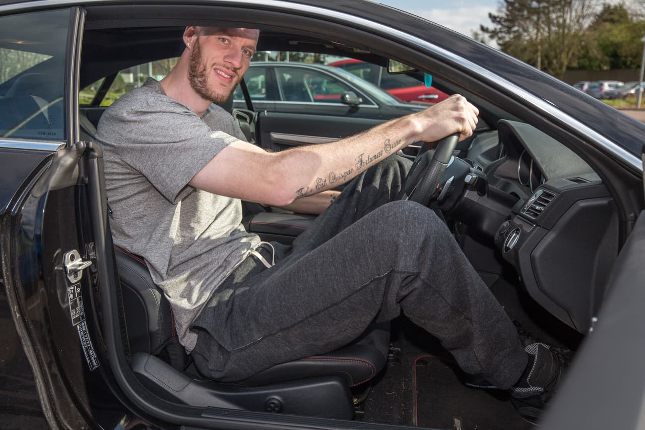 Entre los 16 y 17 años creció más de un pie (30 centímetros).