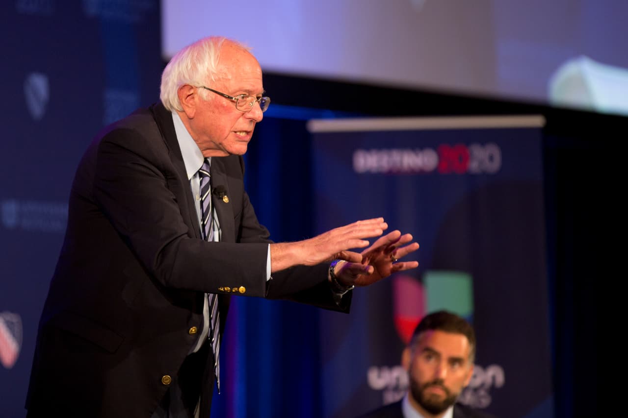 El senador Sanders fue enfático este jueves por la noche en que Canadá, México y EEUU evalúen un nuevo NAFTA que beneficie a los trabajadores de esos países y no a las corporaciones.