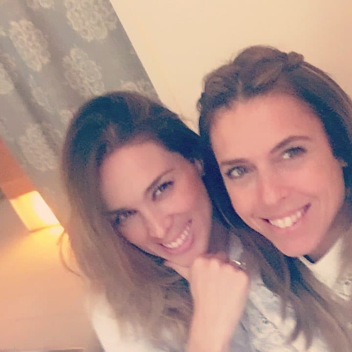 Y precisamente sus amigas son las que han podido comprobar dichos 'poderes'...