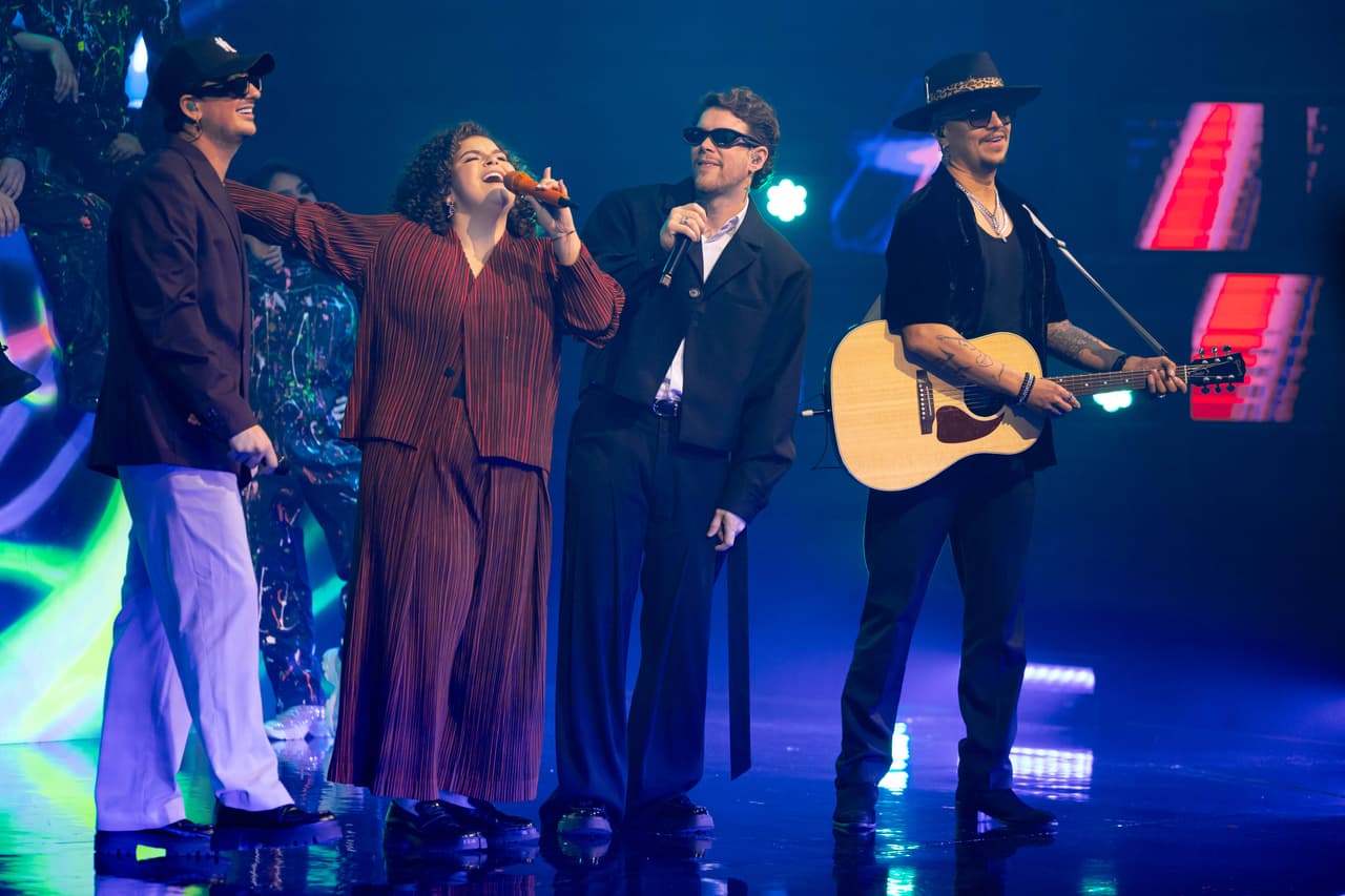 El grupo colombiano Piso 21, llenó de energía el escenario en el cuarto capítulo al cantar 'Te Vi', junto a Lucerito y posteriormente, 'Me Llamas' con su padre, Manuel Mijares.