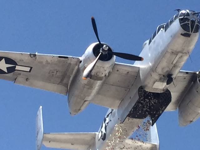 Un bombardero B-52 cambiará las bombas por claveles para honrar a los caídos en el 'Memorial Day'