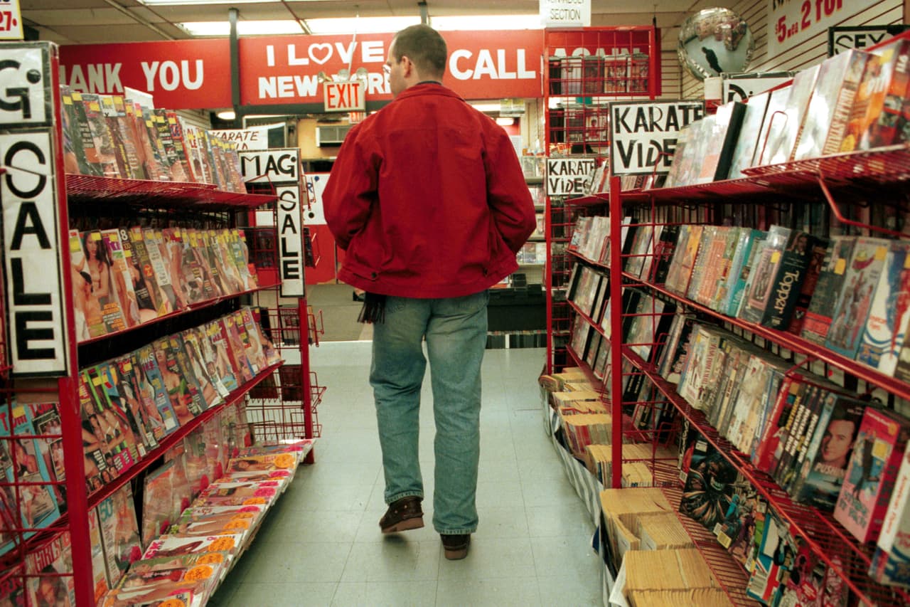 Clases de pornografía desatan polémica en college de Utah, ¿qué dice el profesor?