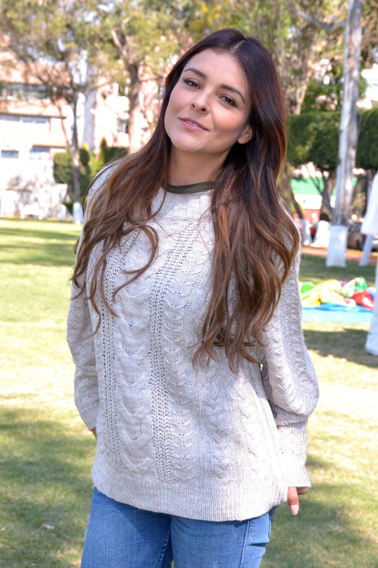 Jeny deja salir su lado más oscuro al descubrir que Miky está interesado en Marisa, una mujer muy distinta a ella.