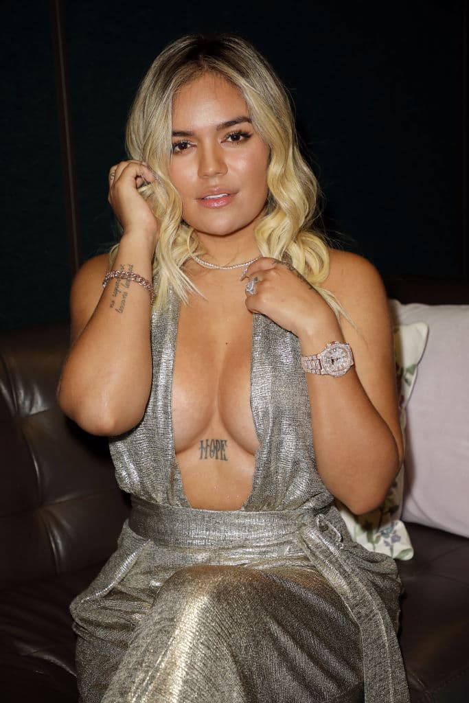 Respecto a la polémica, ella aclaró que no se busca ningún título, ni ninguna corona, al contrario, solo quiere éxito para su carrera.