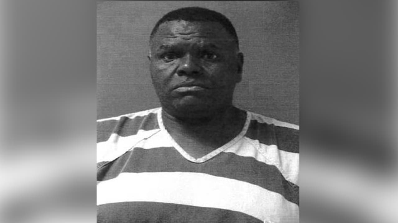 Ray Anthony Cadoree es buscado por evasión de arresto.