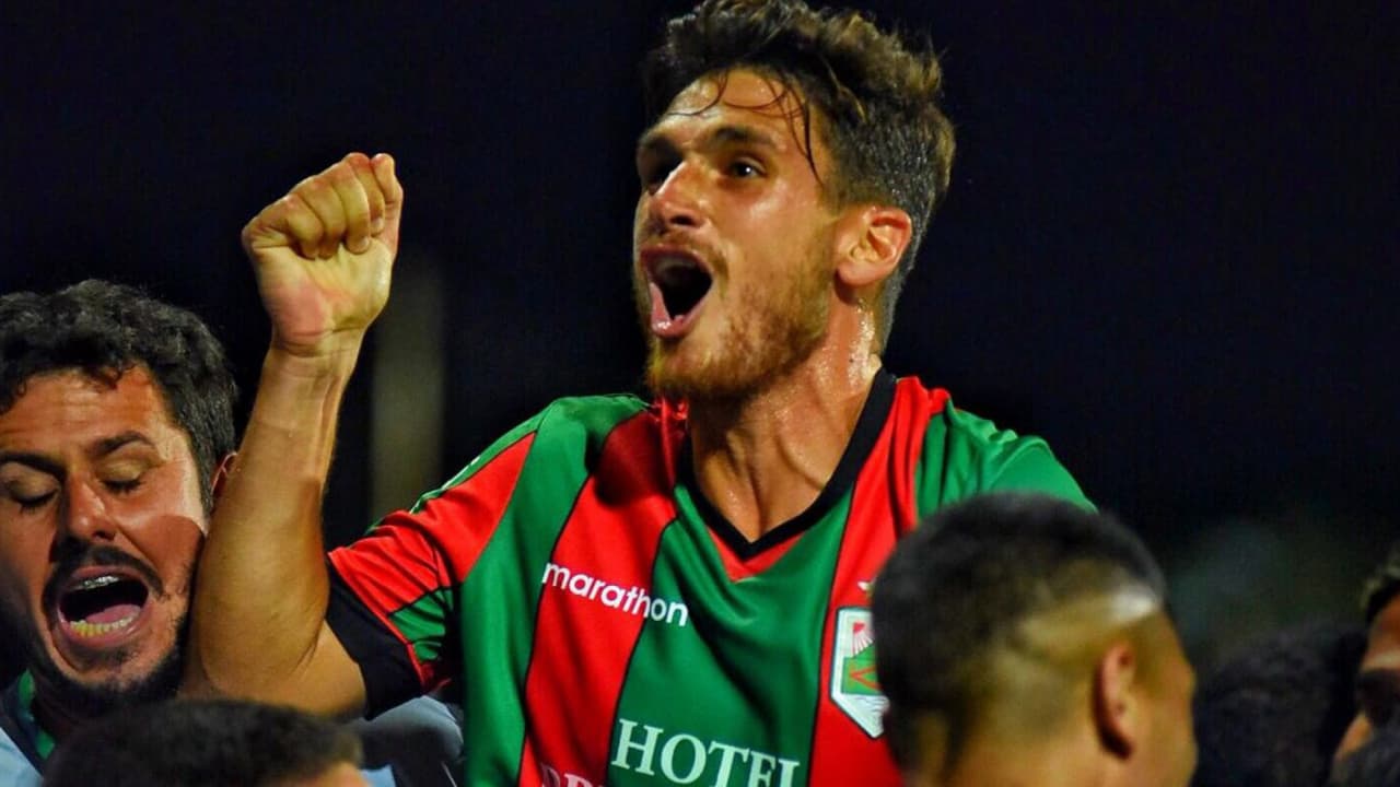 Una pintura de gol: la paró de pecho y la metió de chilena desde fuera del área