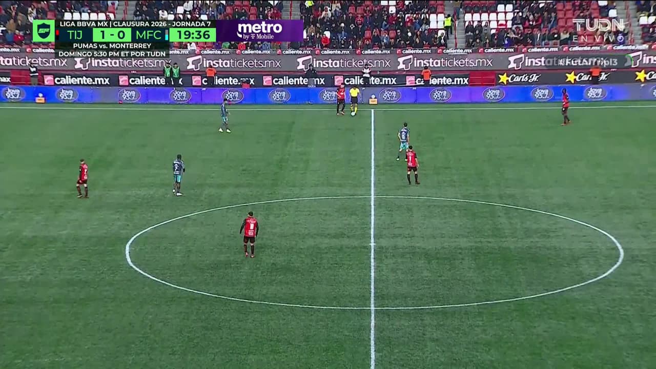 ¡CERCA! Mourad El Ghezouani disparó que se estrella en el poste.