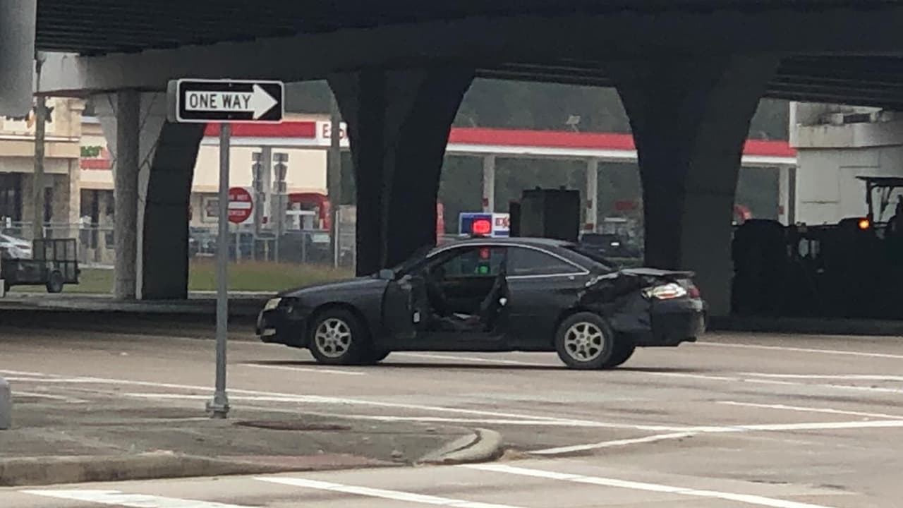 De acuerdo con reportes de las autoridades fueron dos automóviles involucrados en el accidente mortal.