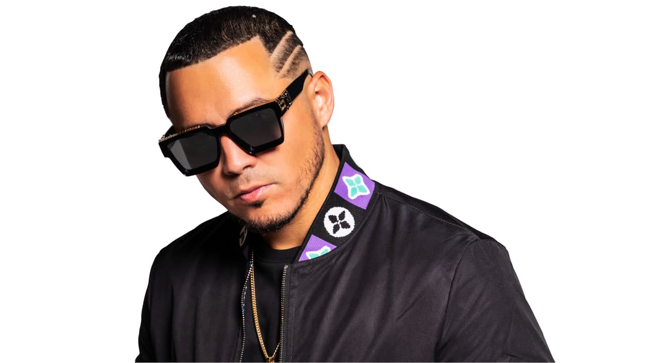 <h3 class="cms-H3-H3"><b>IAmChino</b></h3>
<br>El popular DJ, nominado en la nueva categoría de DJ del Año, encenderá el escenario con el estreno mundial de ‘Discoteca’, colaboración que presentará con Pitbull y Deorro.