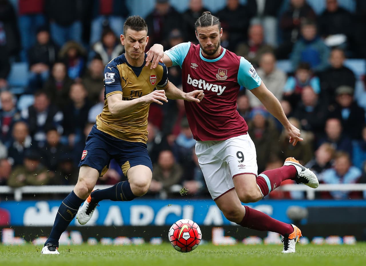 West Ham 3-3 Arsenal: Koscielny rescata empate tras el 'hat trick' de Andy Carroll