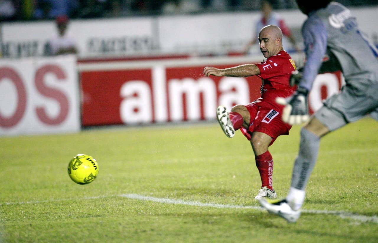 Aquella noche del
<b> 29 de marzo de 2008</b>, las
<b>Águilas</b> se plantaron en el Luis ‘Pirata’ Fuente y
<b> terminaron goleadas</b>, por un Veracruz que, a la postre, descendió al finalizar el certamen del
<b> Clausura 2008.</b>